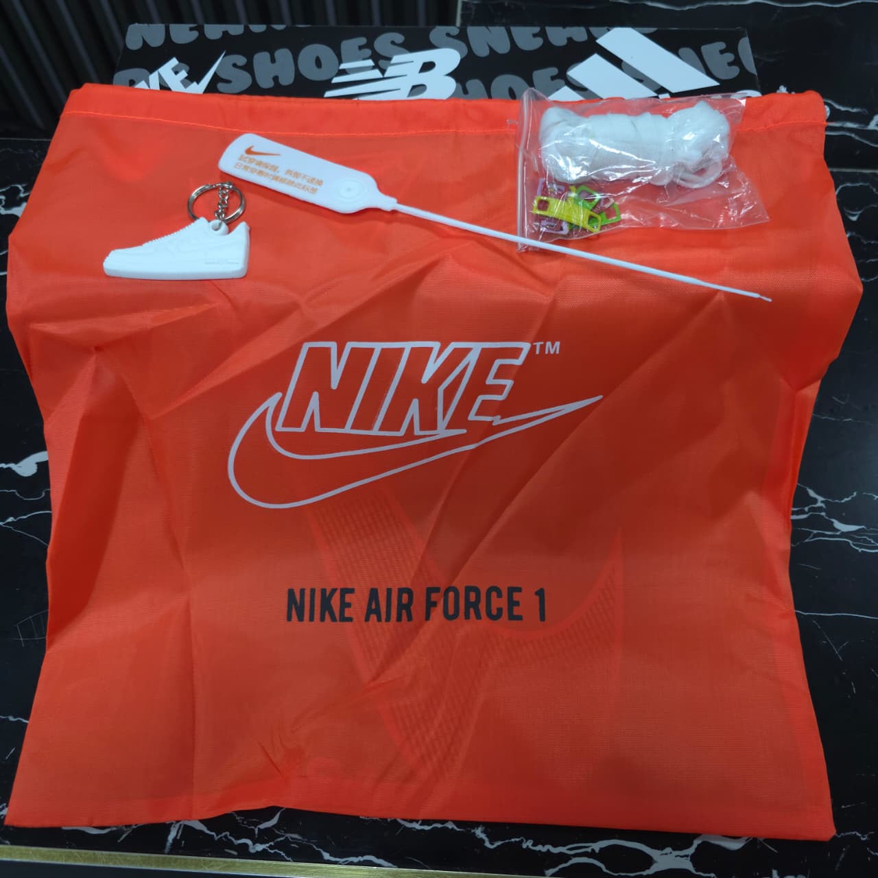 Tenis Importados Nike Air Force 1 Mid '07 Obsequio Accesorios