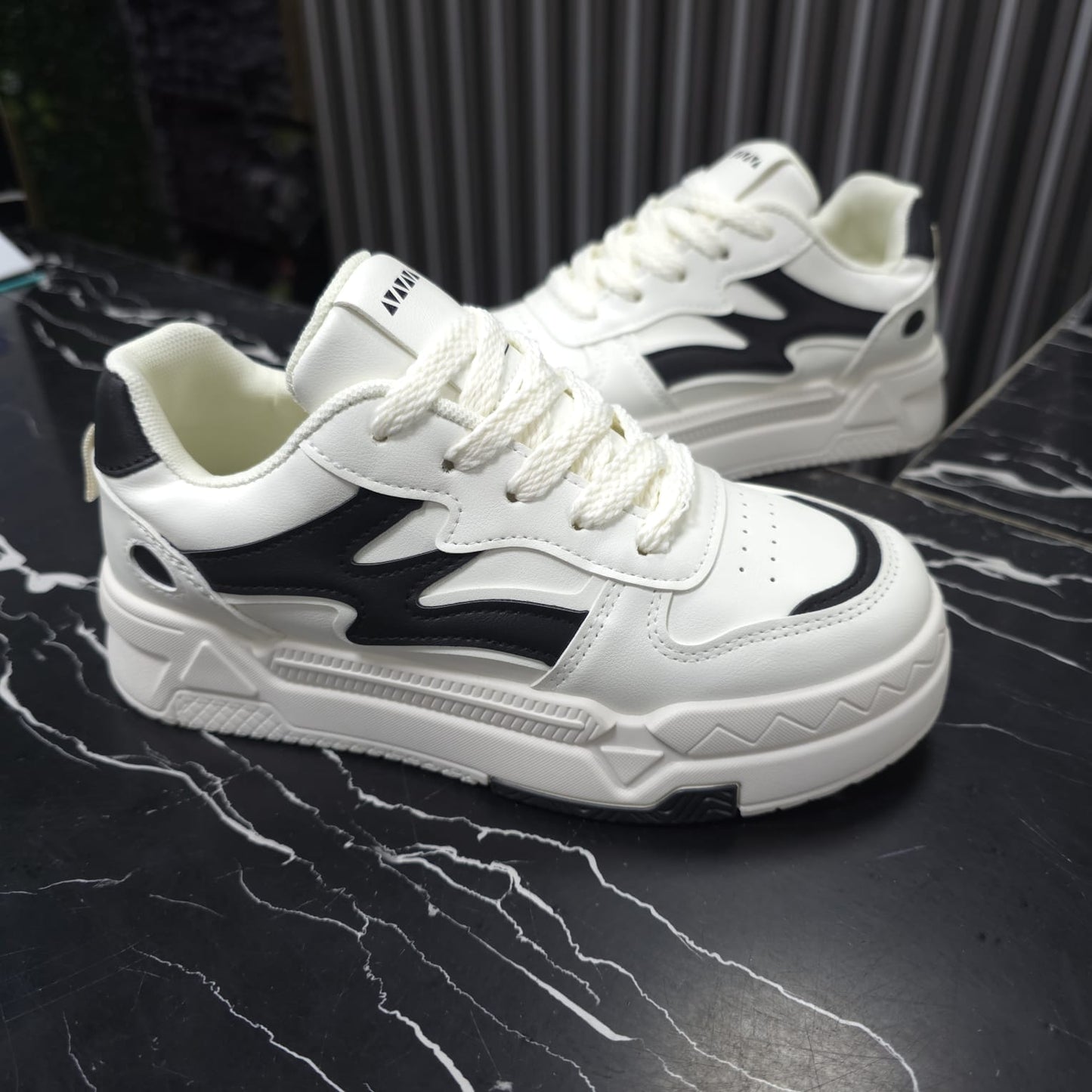 Tenis En Plataforma Importados Suela Plana Nueva Colección White Black