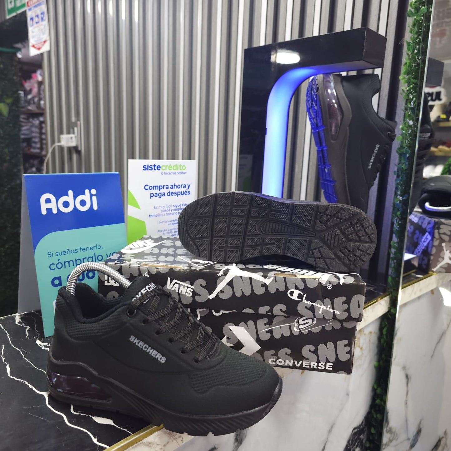Tenis Skechers Black White Lifestyle AA Black