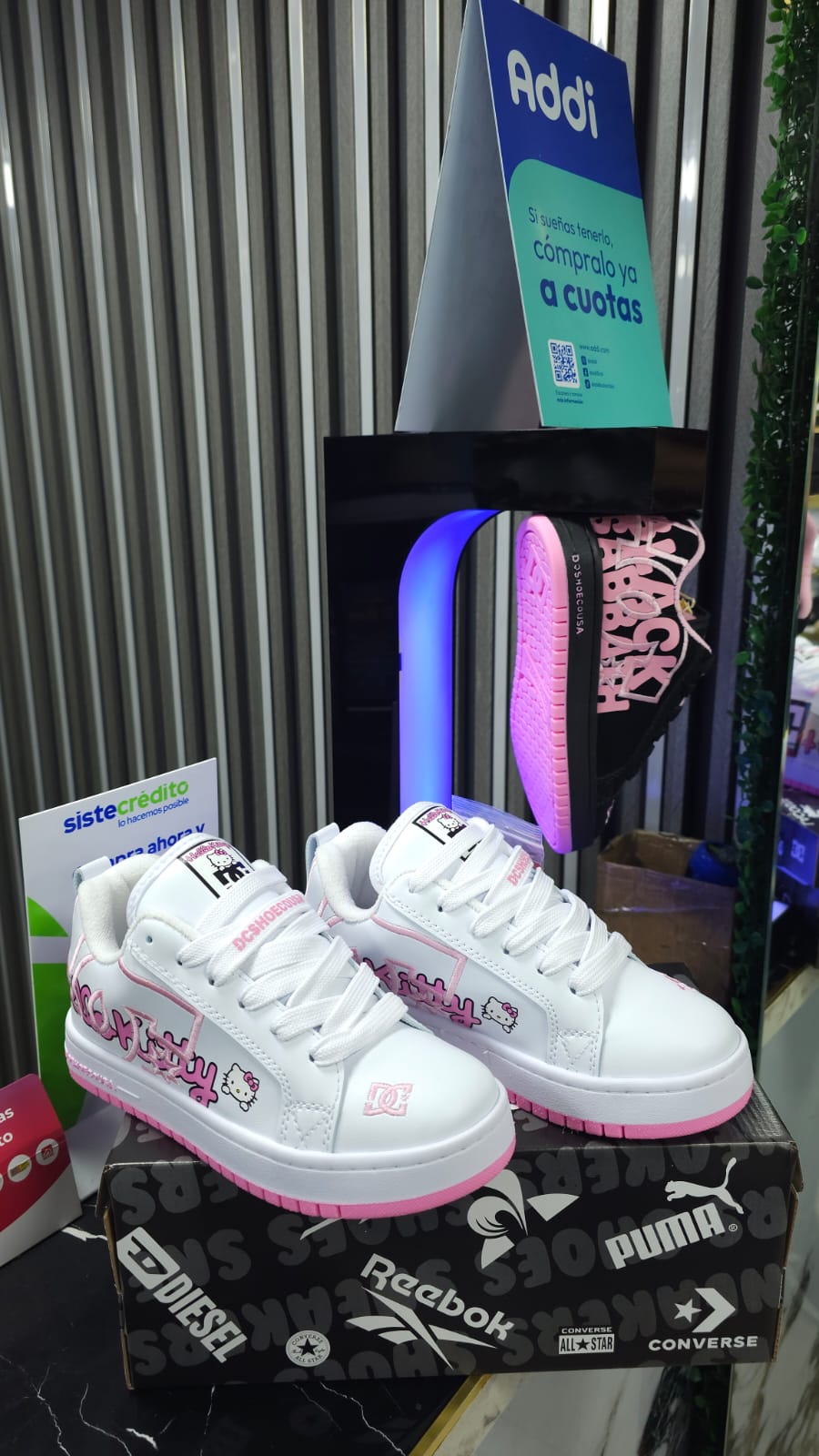Tenis DC Shoes Court Graffic Replica AA Colors White Pink