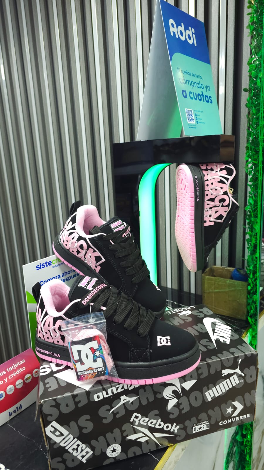 Tenis DC Shoes Court Graffic Replica AA Colors Black Pink
