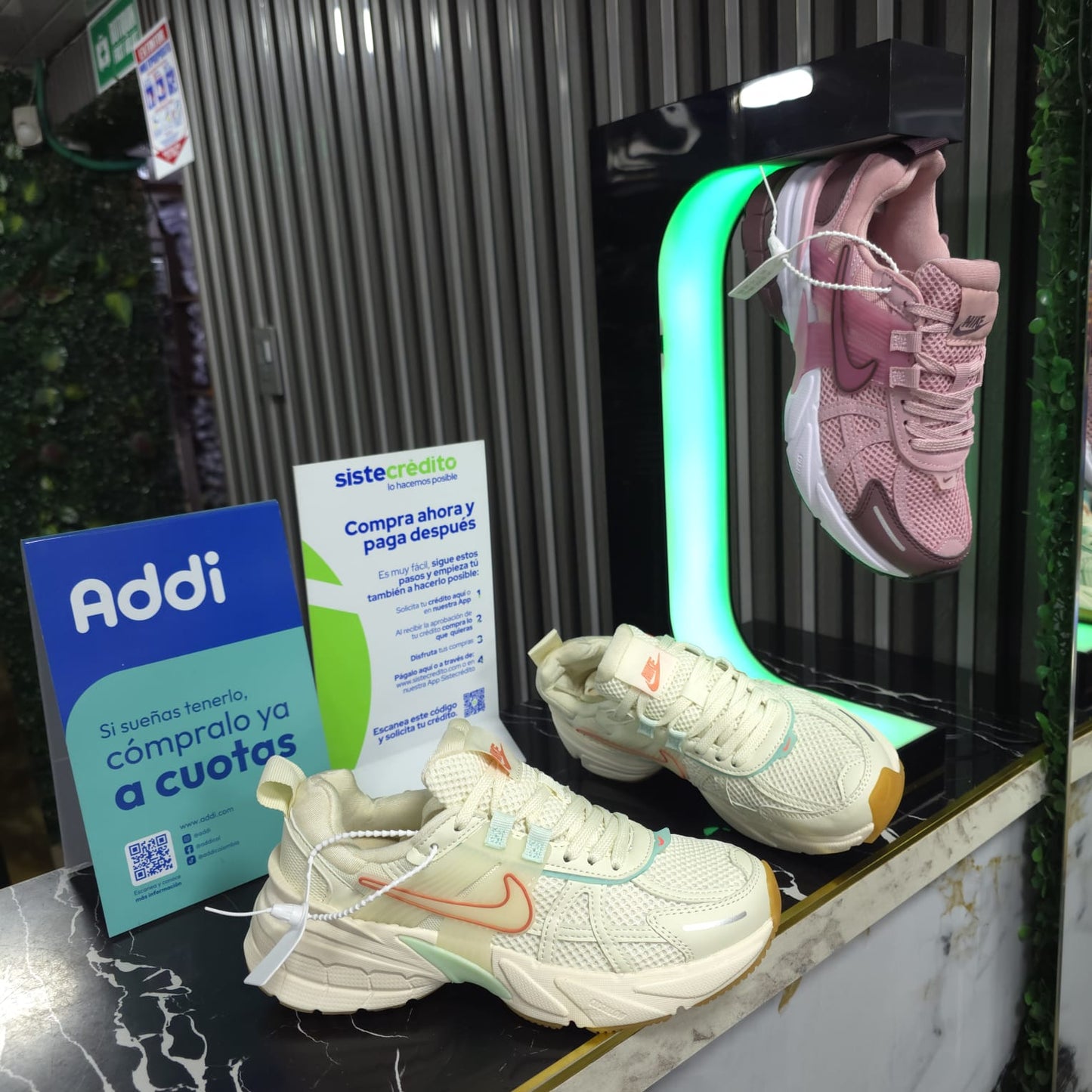Tenis Nike Importados AAA V2K Run Vomero Beige