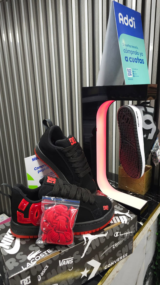 Tenis DC Shoes Court Graffic Replica AA Colors Black Red